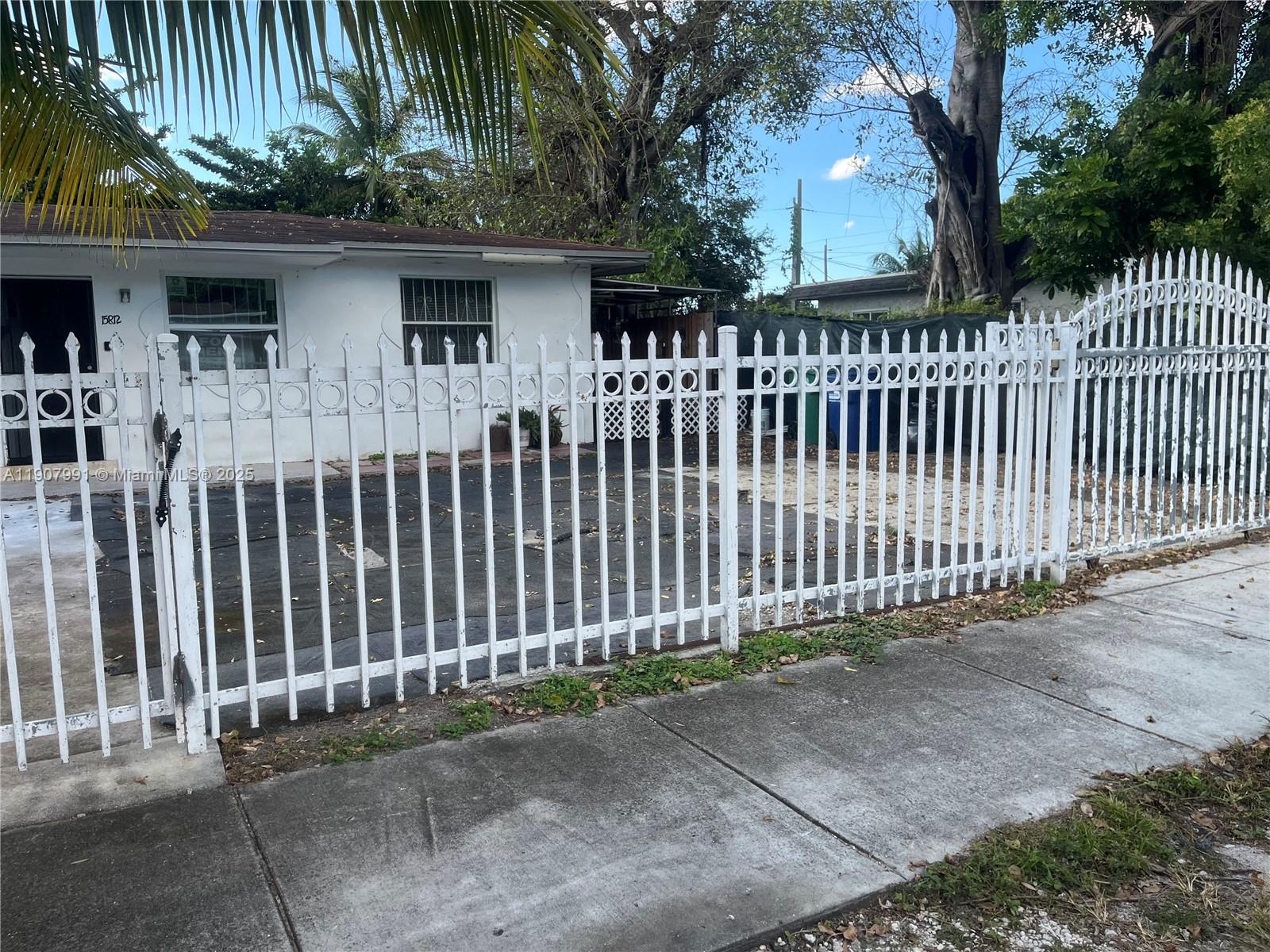 VENETIAN GARDENS ACRESPB - Residential Lease