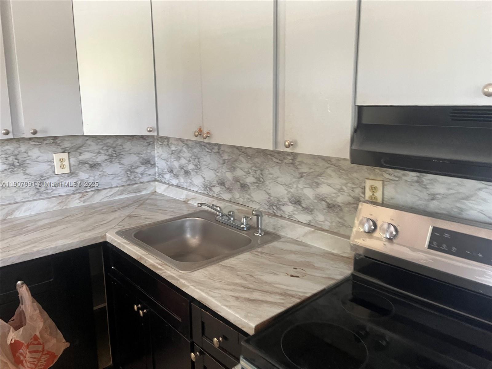 VENETIAN GARDENS ACRESPB - Residential Lease