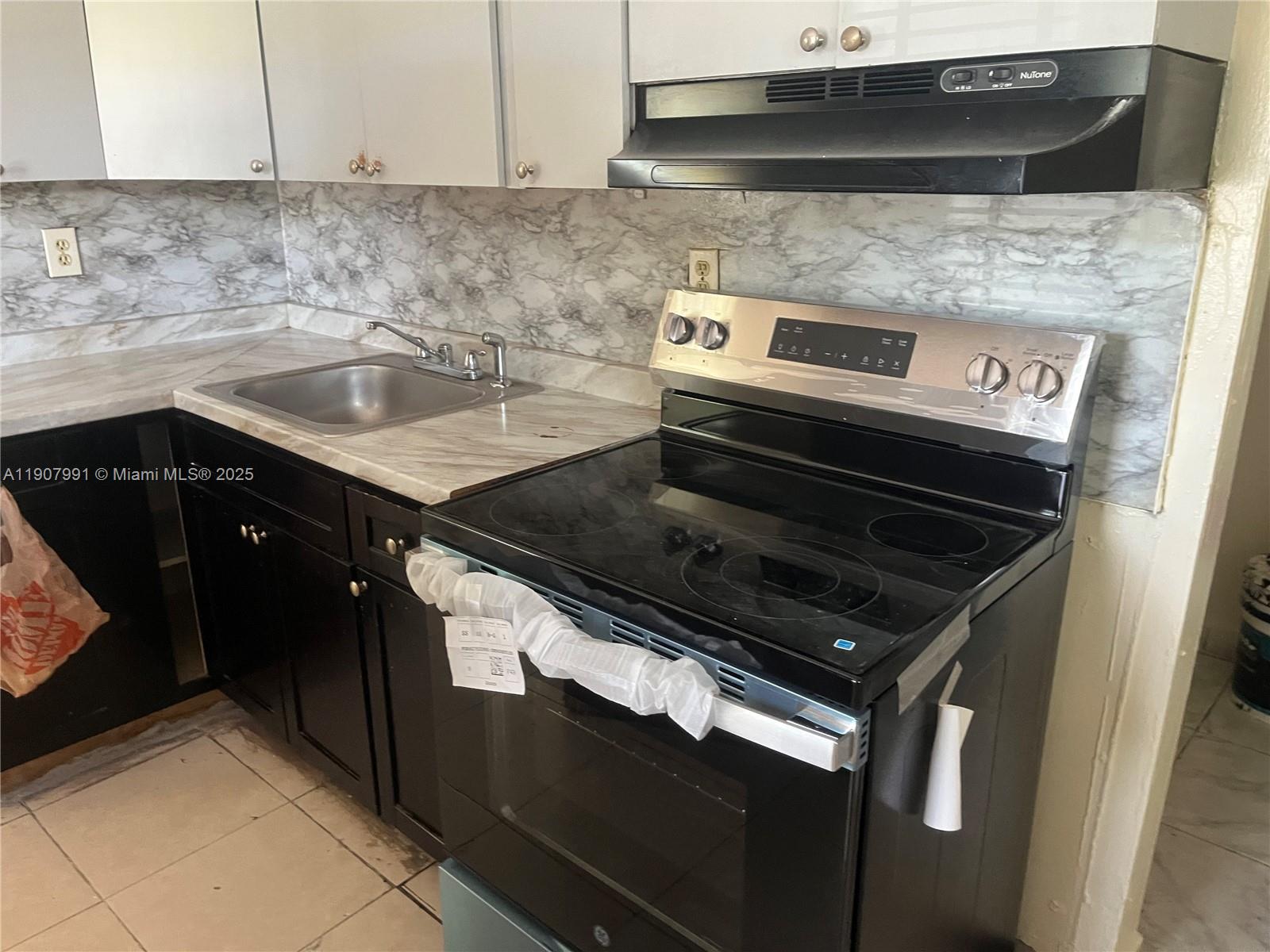 VENETIAN GARDENS ACRESPB - Residential Lease