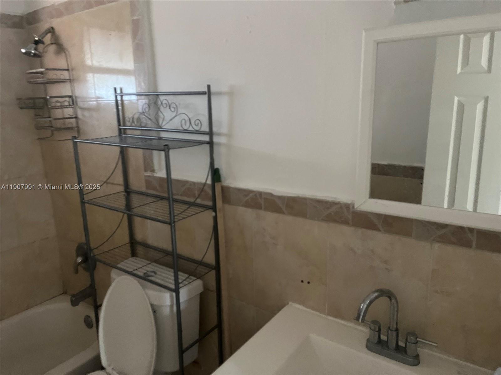 VENETIAN GARDENS ACRESPB - Residential Lease