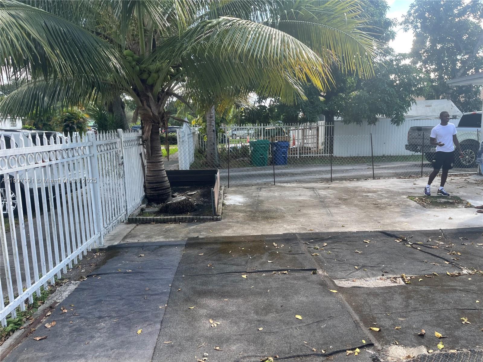 VENETIAN GARDENS ACRESPB - Residential Lease