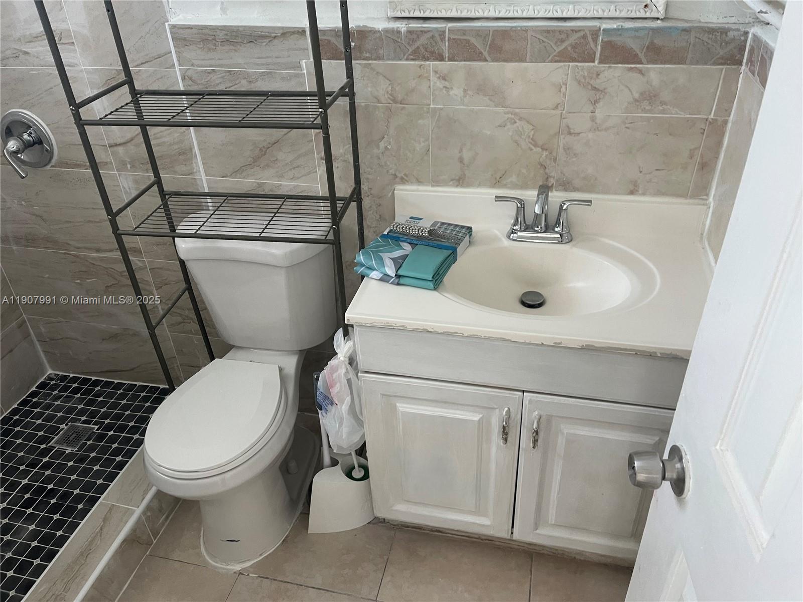 VENETIAN GARDENS ACRESPB - Residential Lease