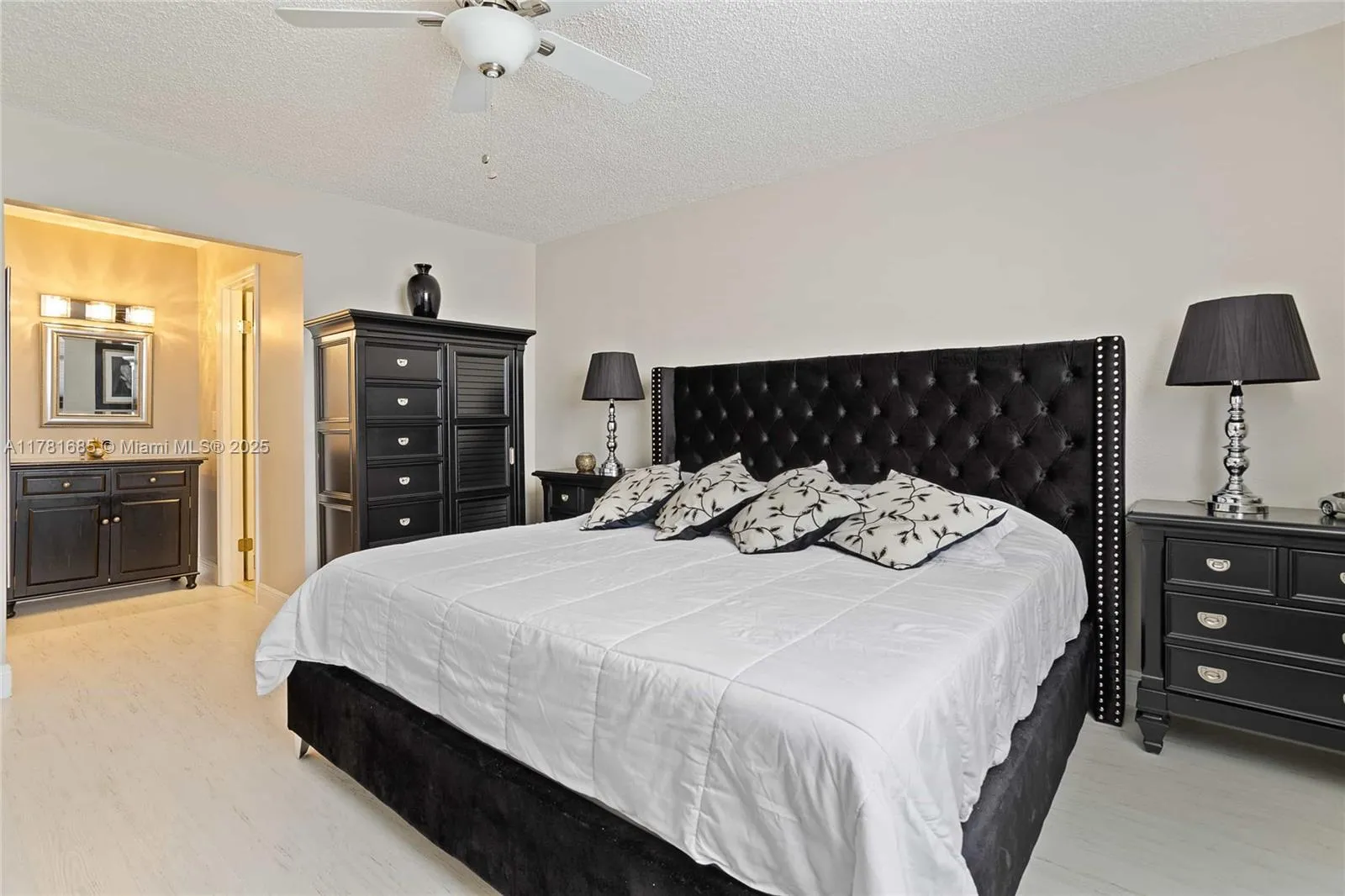 Boca Raton, Florida 33487, United States, 1 Bedroom Bedrooms, ,2 BathroomsBathrooms,Residential,Active,136227