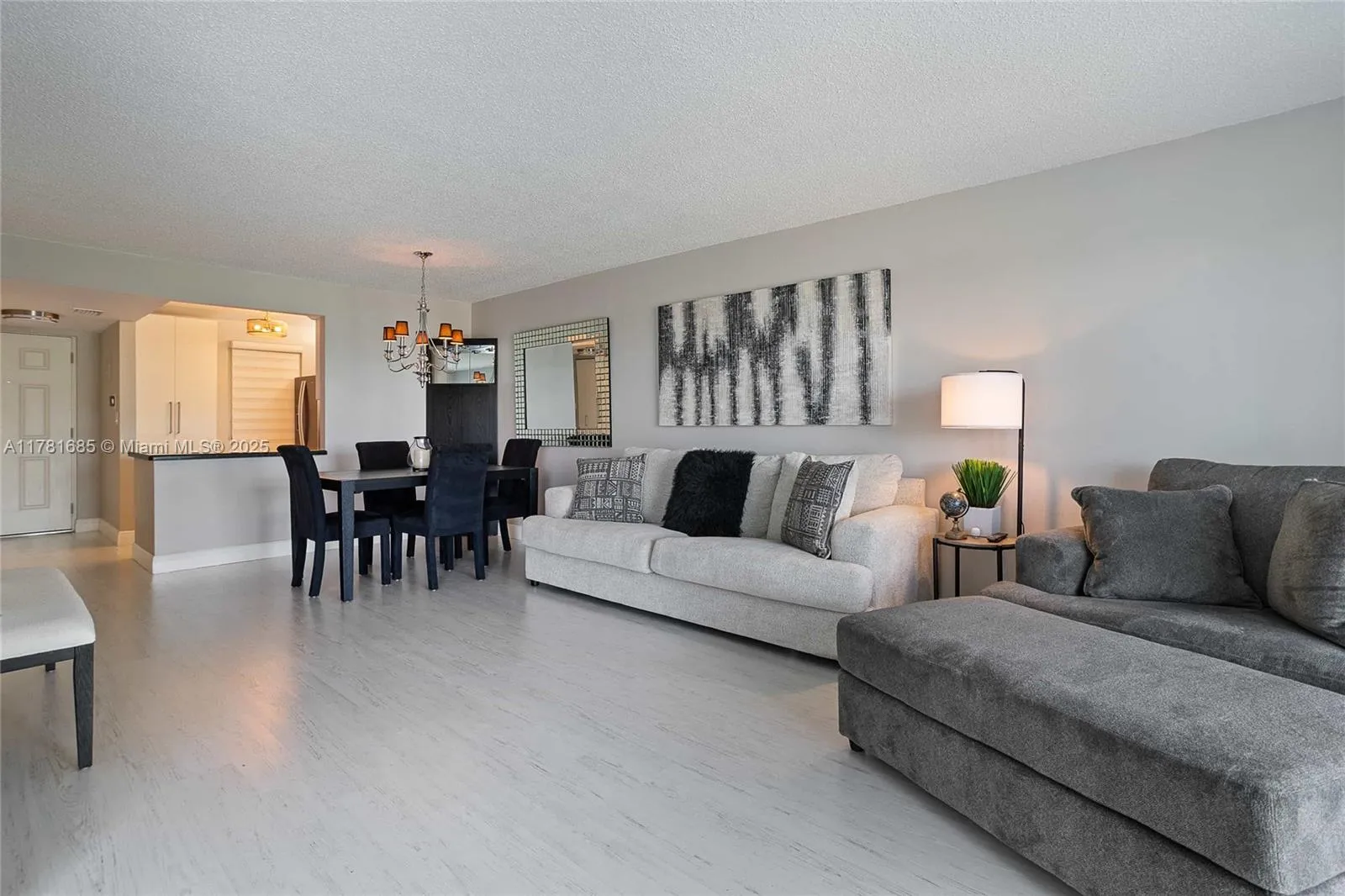 Boca Raton, Florida 33487, United States, 1 Bedroom Bedrooms, ,2 BathroomsBathrooms,Residential,Active,136227