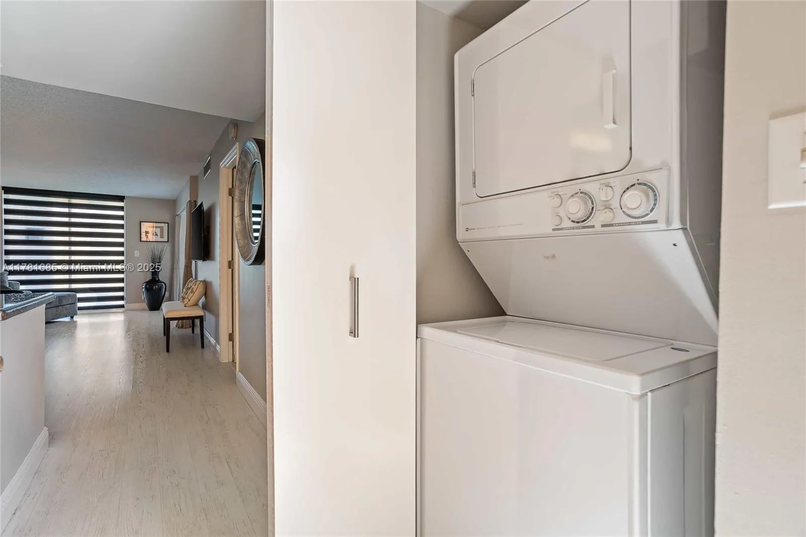 Boca Raton, Florida 33487, United States, 1 Bedroom Bedrooms, ,2 BathroomsBathrooms,Residential,Active,136227