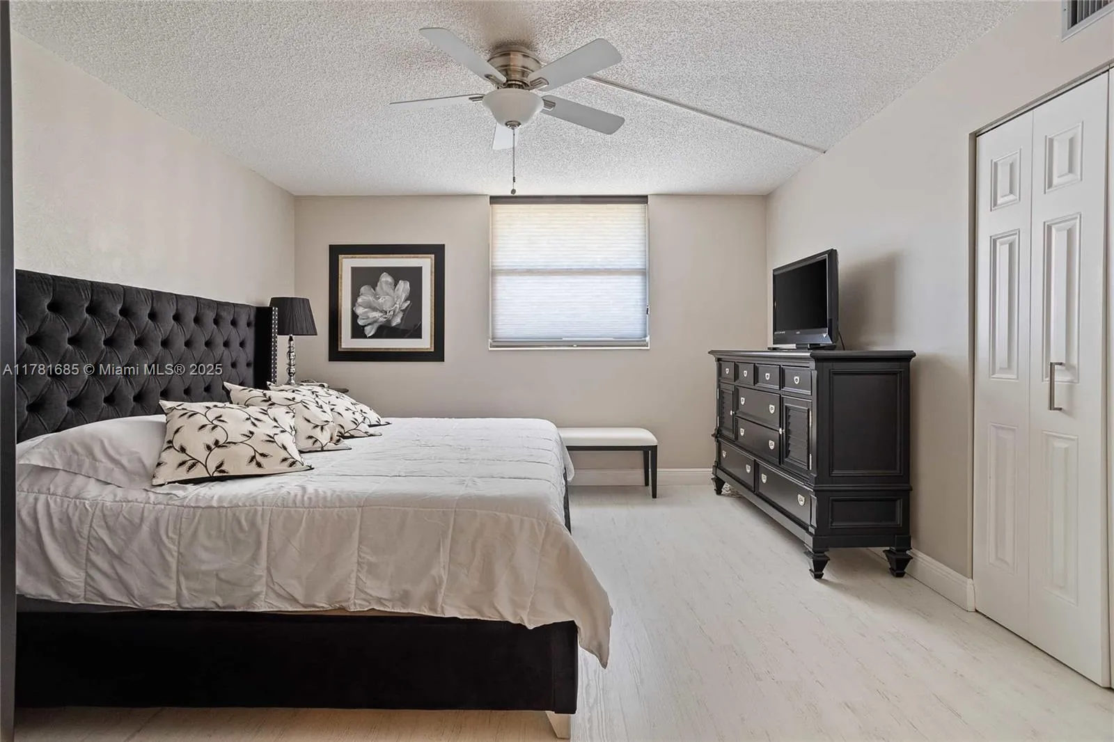 Boca Raton, Florida 33487, United States, 1 Bedroom Bedrooms, ,2 BathroomsBathrooms,Residential,Active,136227