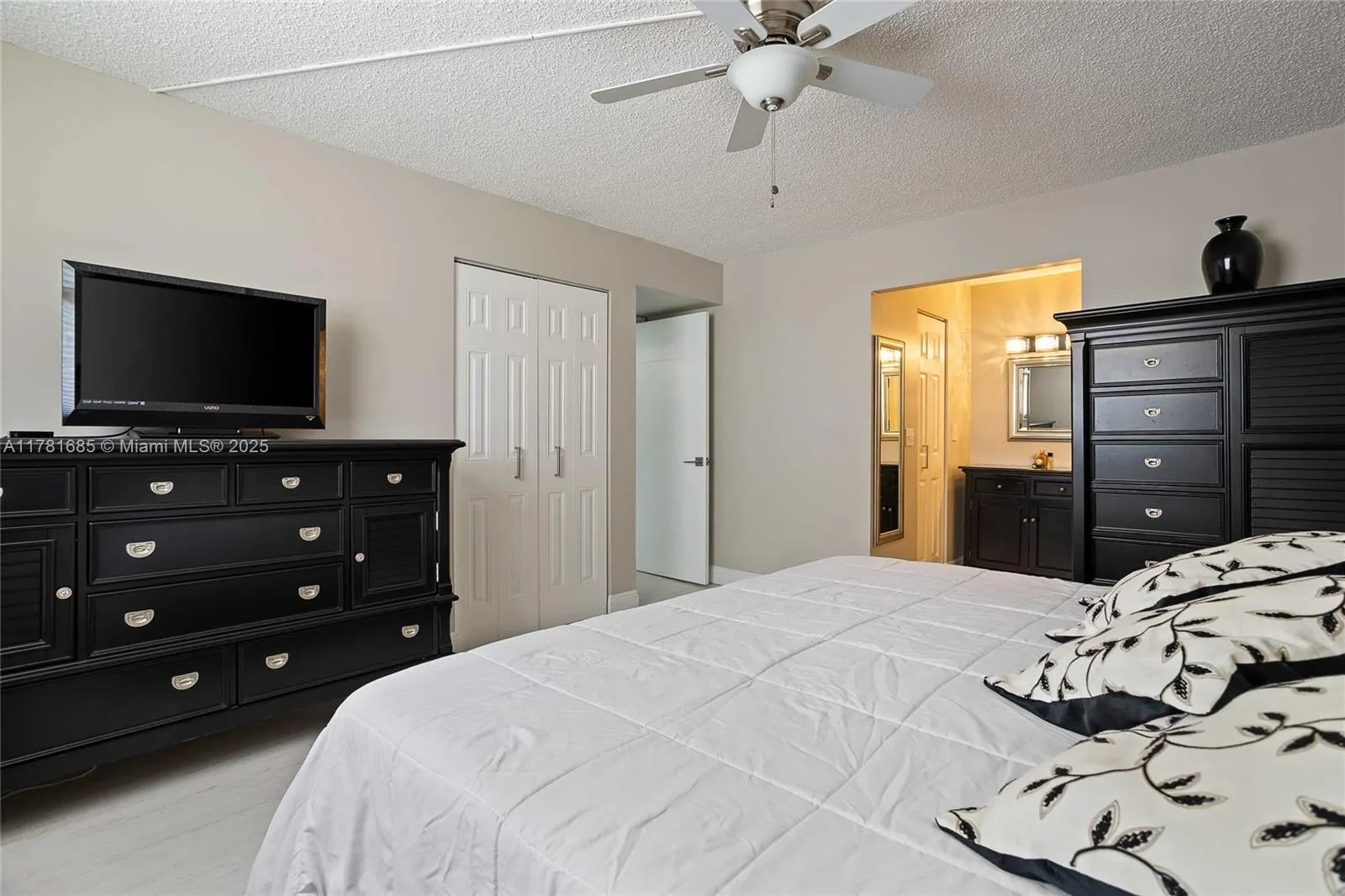 Boca Raton, Florida 33487, United States, 1 Bedroom Bedrooms, ,2 BathroomsBathrooms,Residential,Active,136227