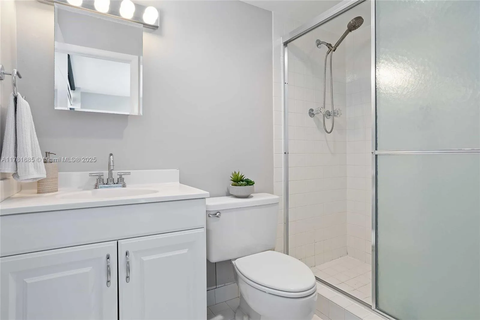 Boca Raton, Florida 33487, United States, 1 Bedroom Bedrooms, ,2 BathroomsBathrooms,Residential,Active,136227