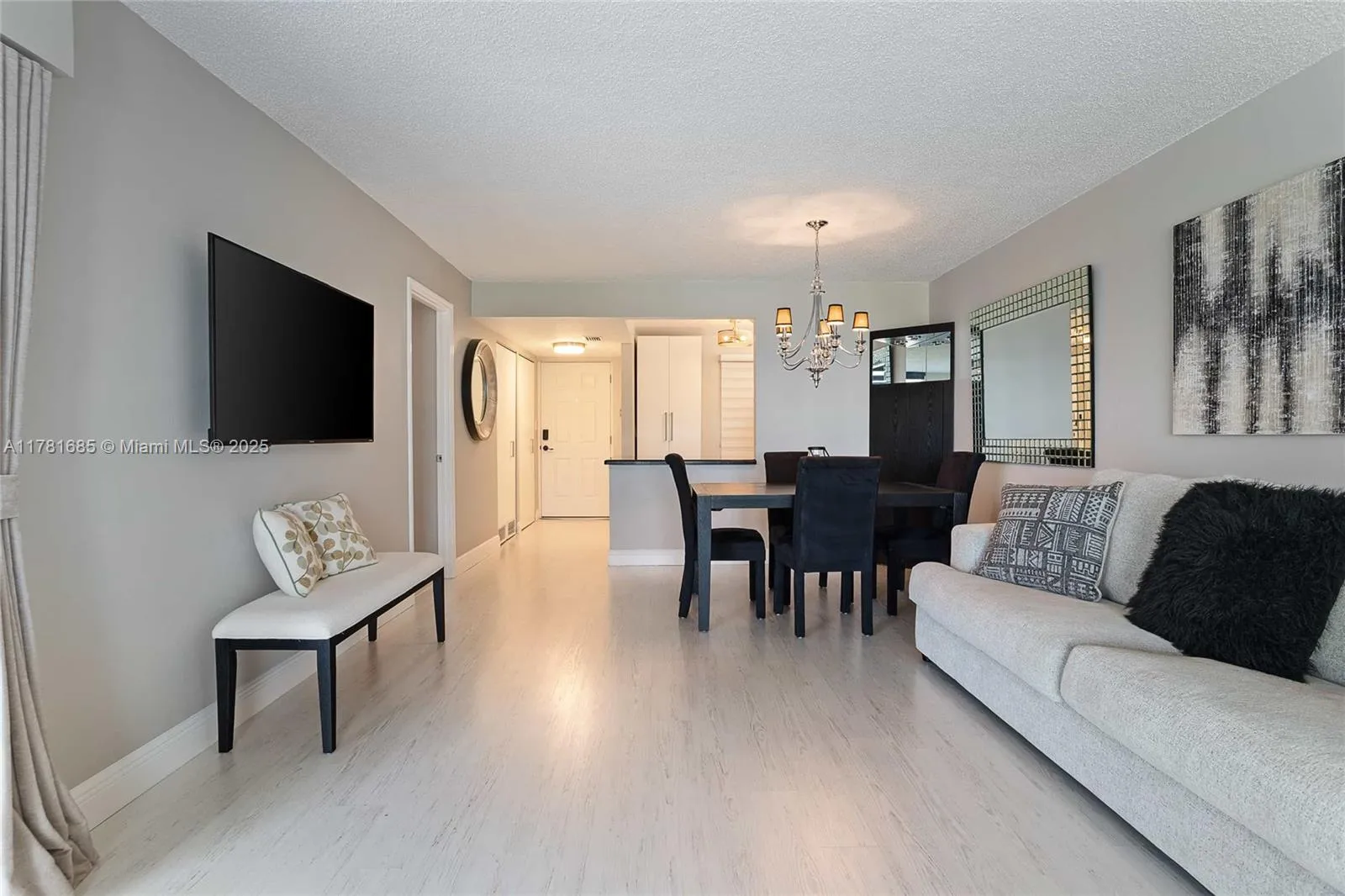 Boca Raton, Florida 33487, United States, 1 Bedroom Bedrooms, ,2 BathroomsBathrooms,Residential,Active,136227