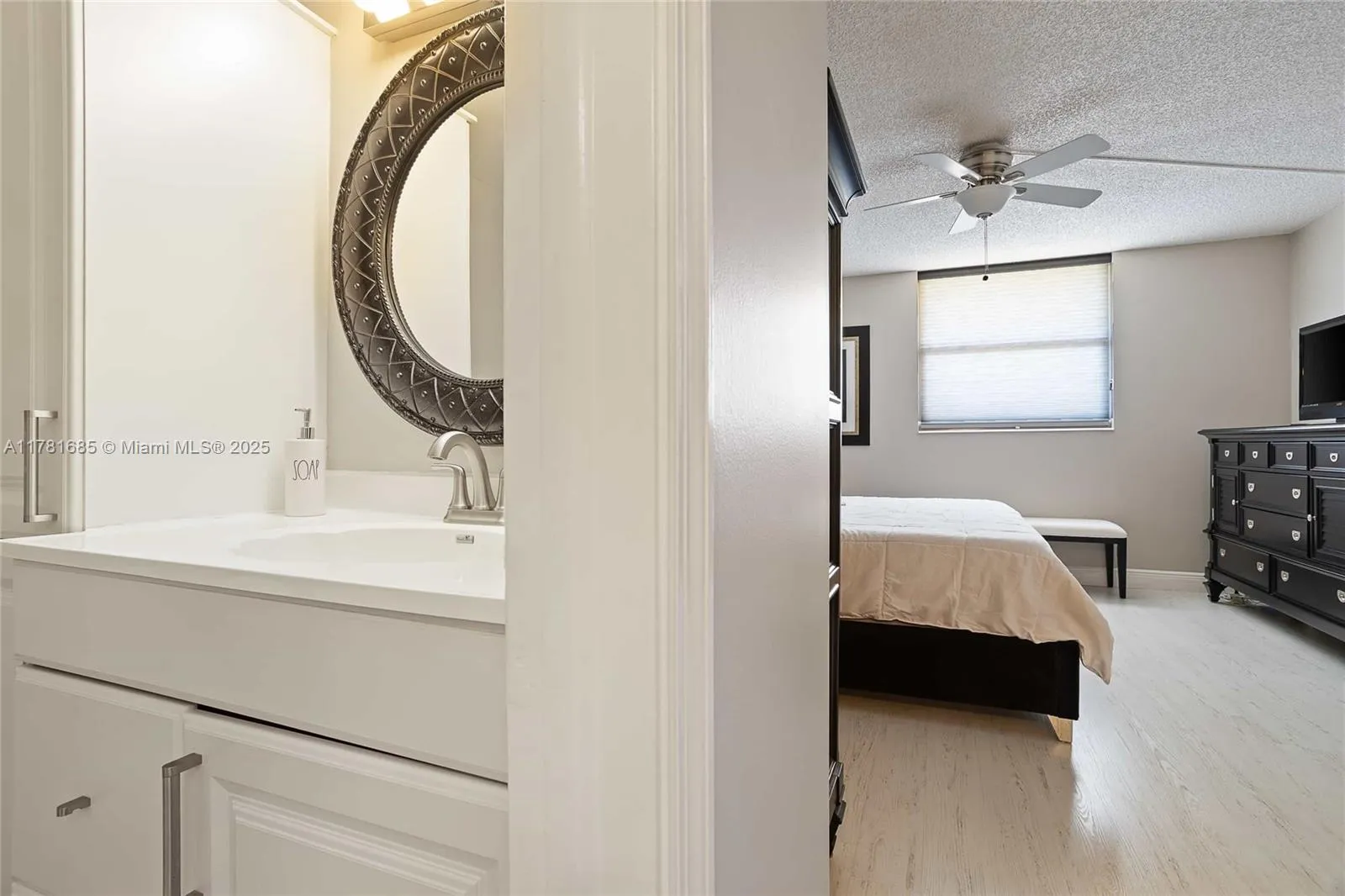 Boca Raton, Florida 33487, United States, 1 Bedroom Bedrooms, ,2 BathroomsBathrooms,Residential,Active,136227