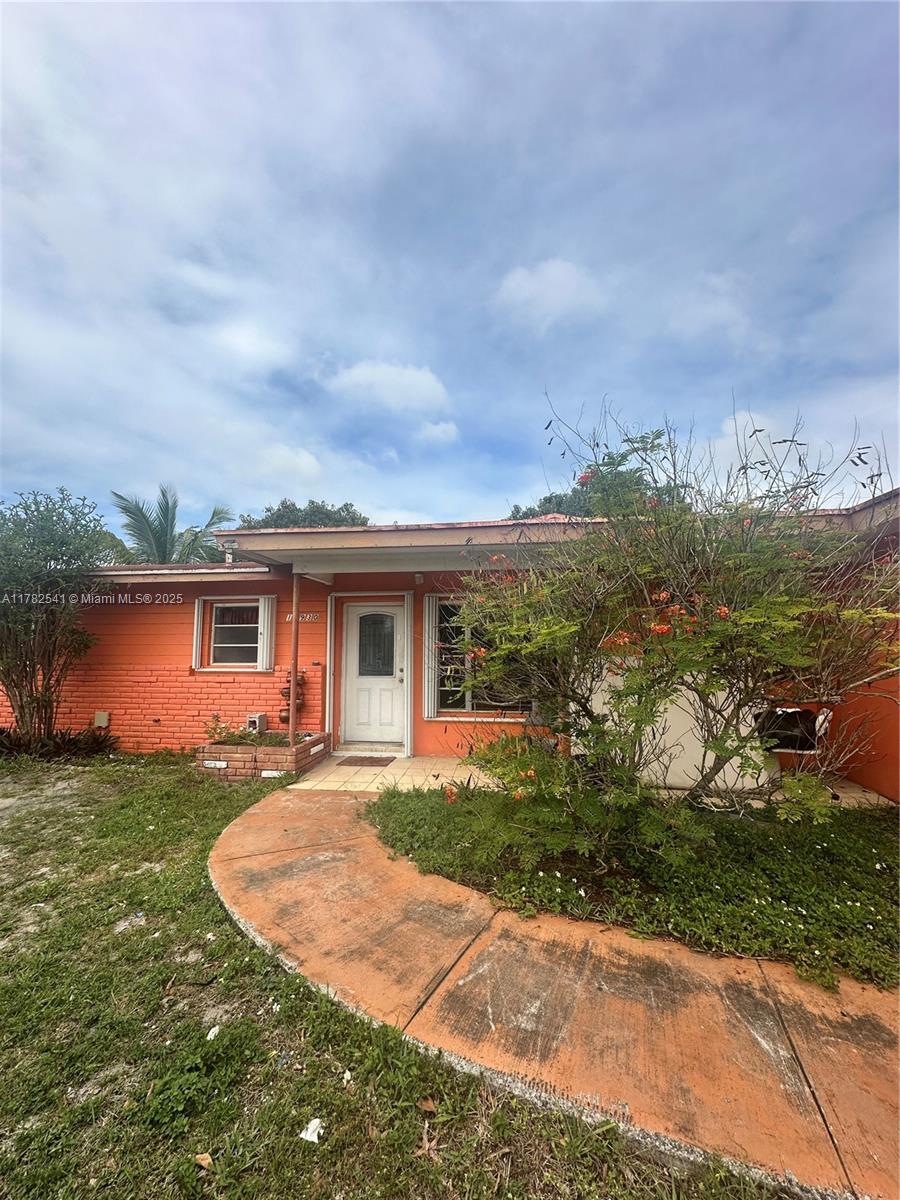 17930 Nw 42nd Pl, Miami Gardens, Broward County, Florida - 3 Bedrooms  
1 Bathrooms - 