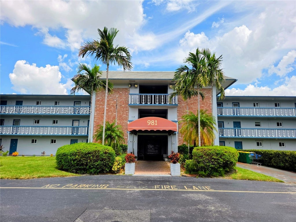 Photo of 981 Hillcrest Ct #115, Hollywood, FL 33021 (MLS # A12074354)