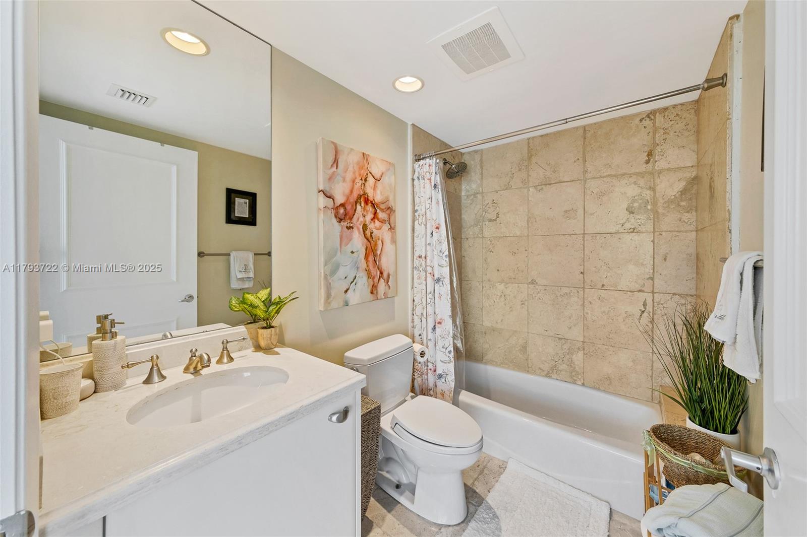 LAS OLAS RIVER HOUSE COND - Residential