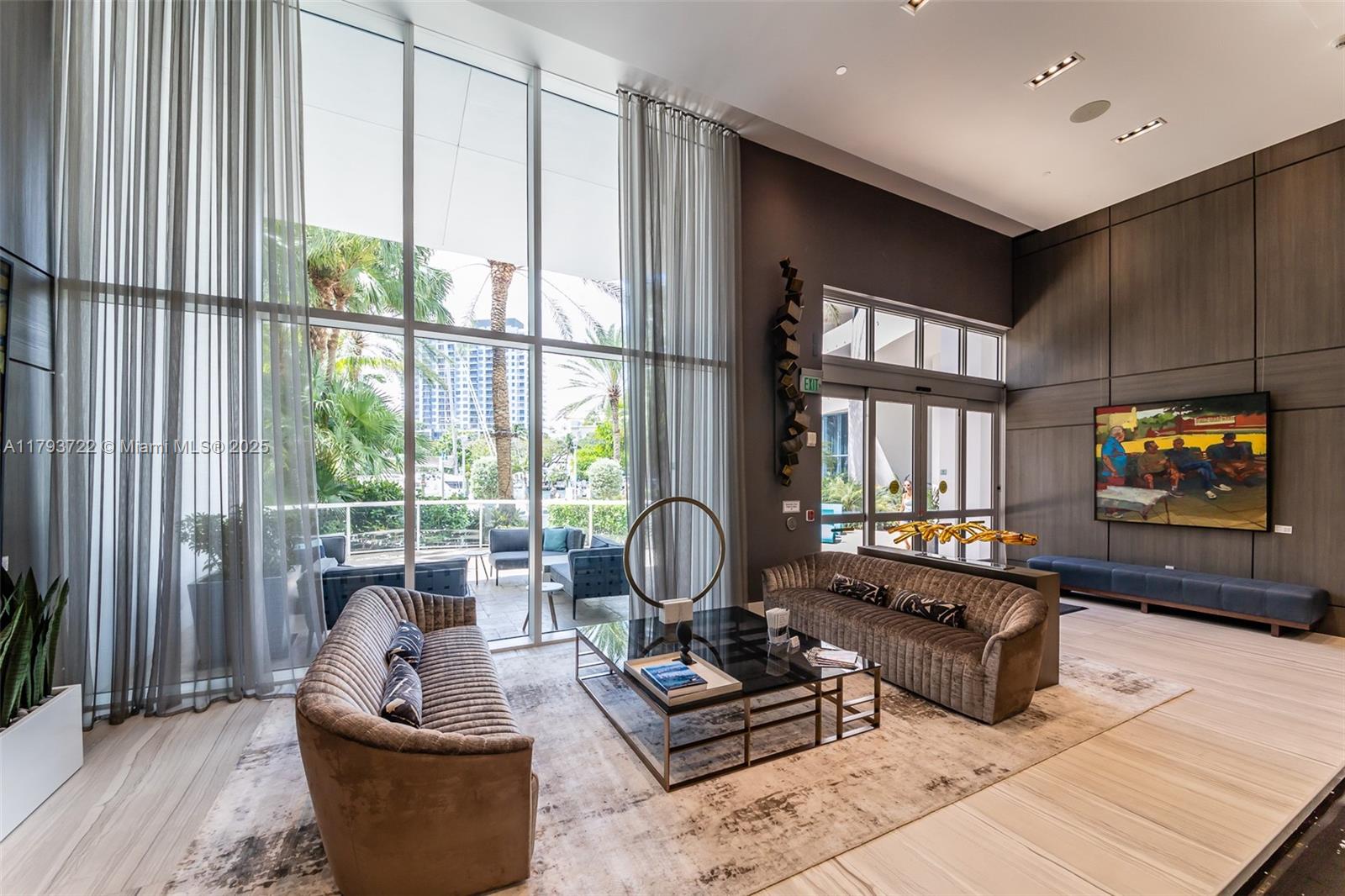 LAS OLAS RIVER HOUSE COND - Residential
