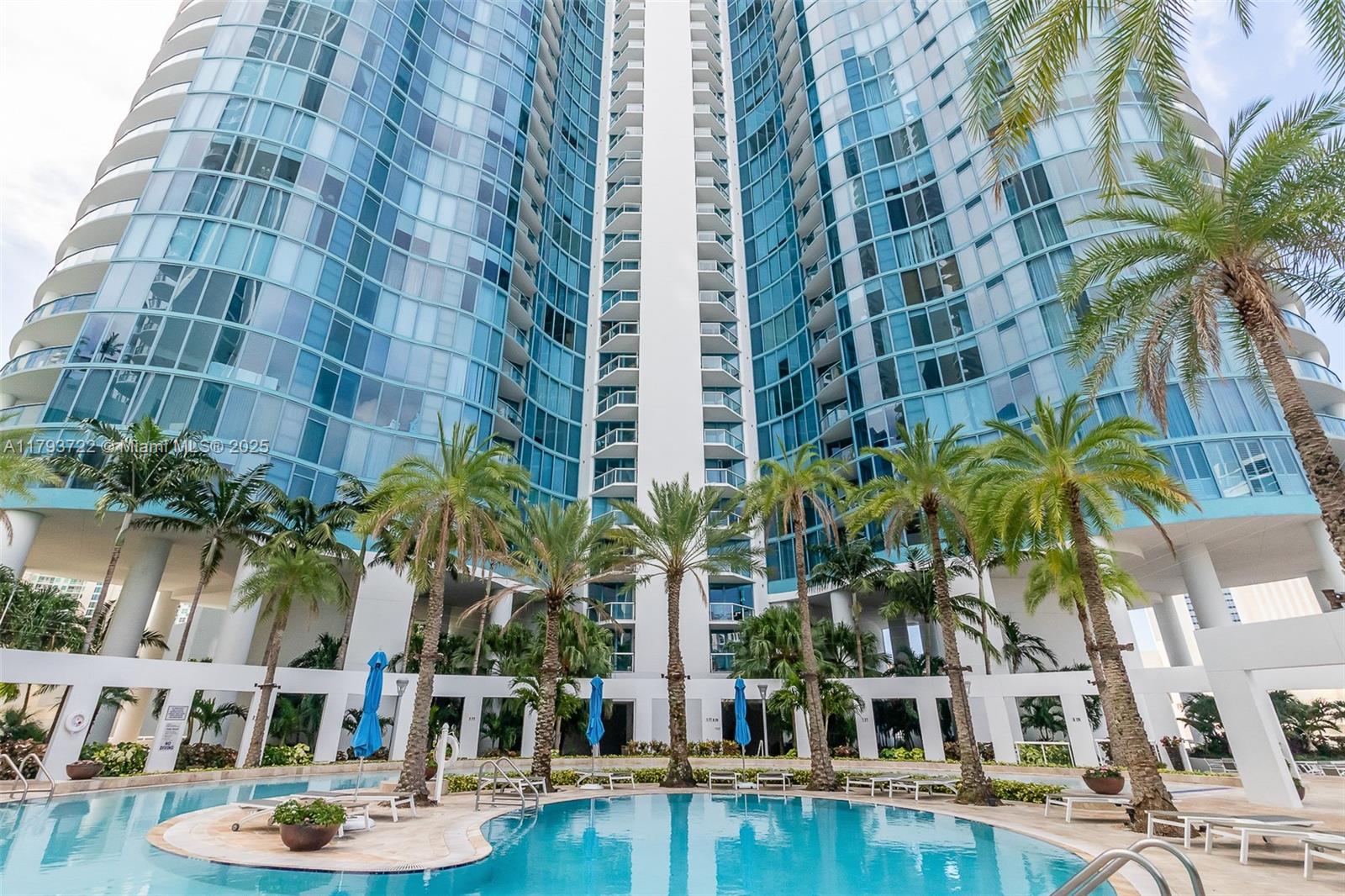 LAS OLAS RIVER HOUSE COND - Residential
