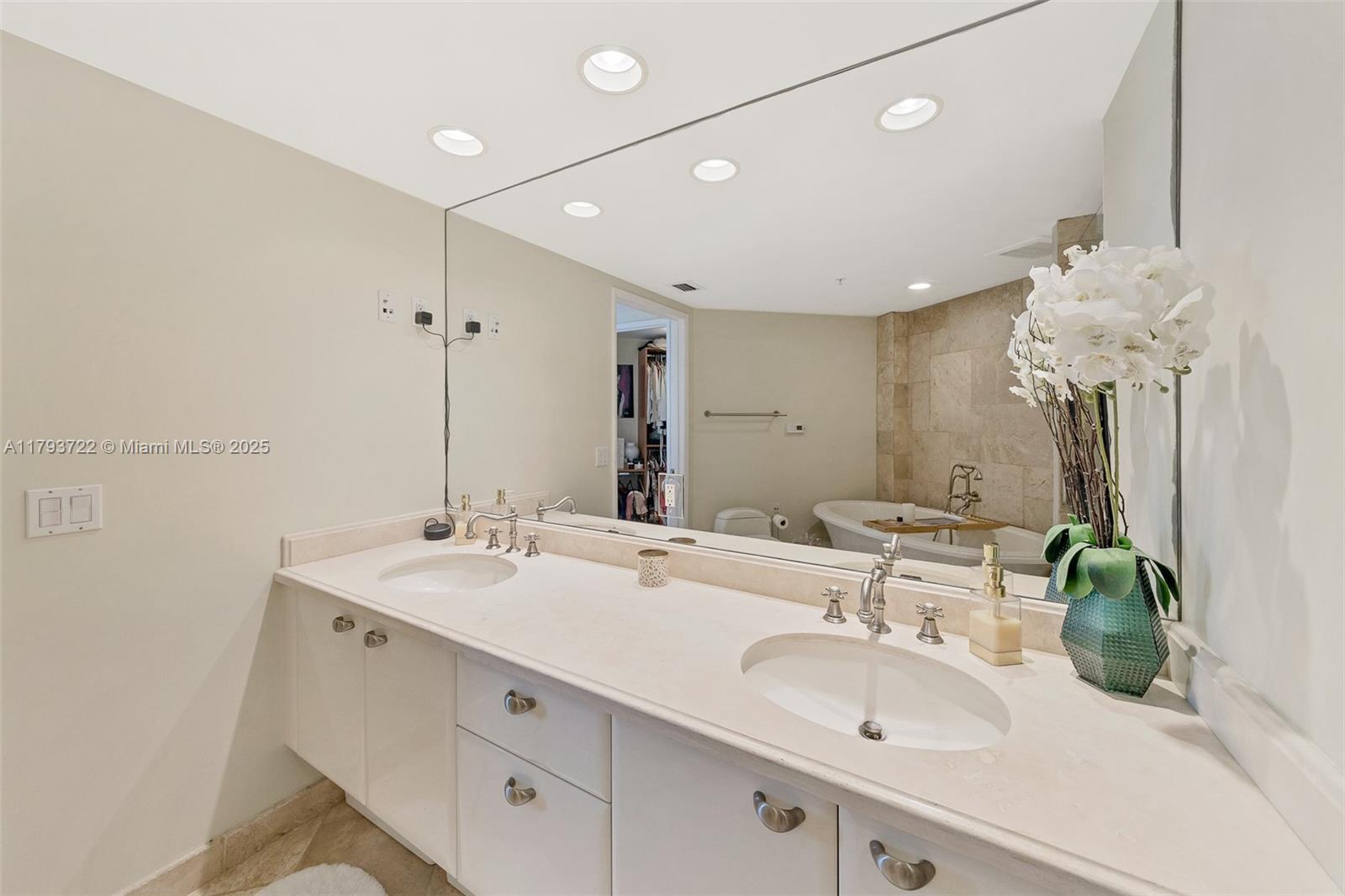LAS OLAS RIVER HOUSE COND - Residential
