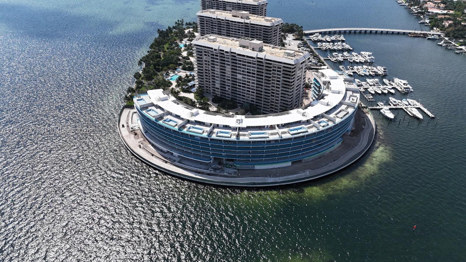 5 Grove Isle Drive PH-L05