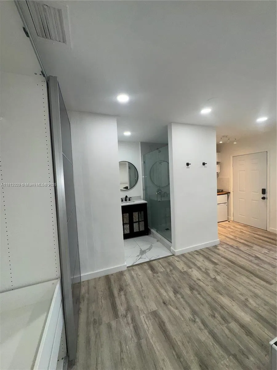 Miami Beach, Florida 33141, United States, ,1 BathroomBathrooms,Residential,Active,142328