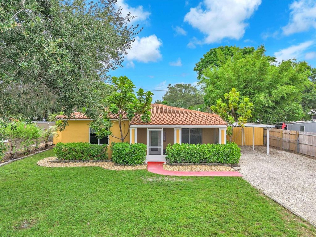 Photo of 1230 SW 29th St, Fort Lauderdale, FL 33315 (MLS # A11625170)