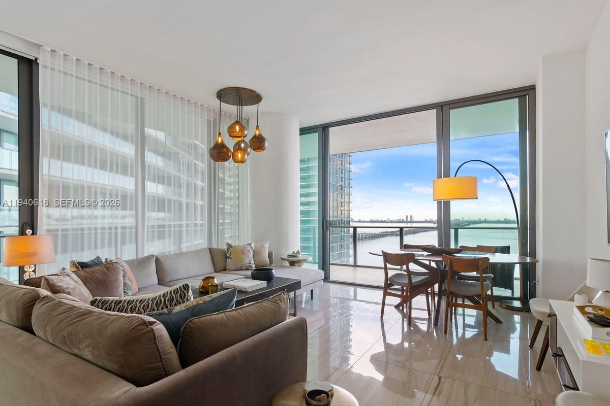 GRAN PARAISO - Residential Lease