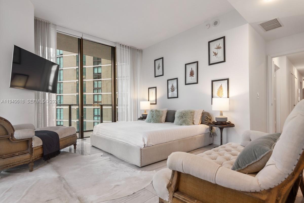 GRAN PARAISO - Residential Lease