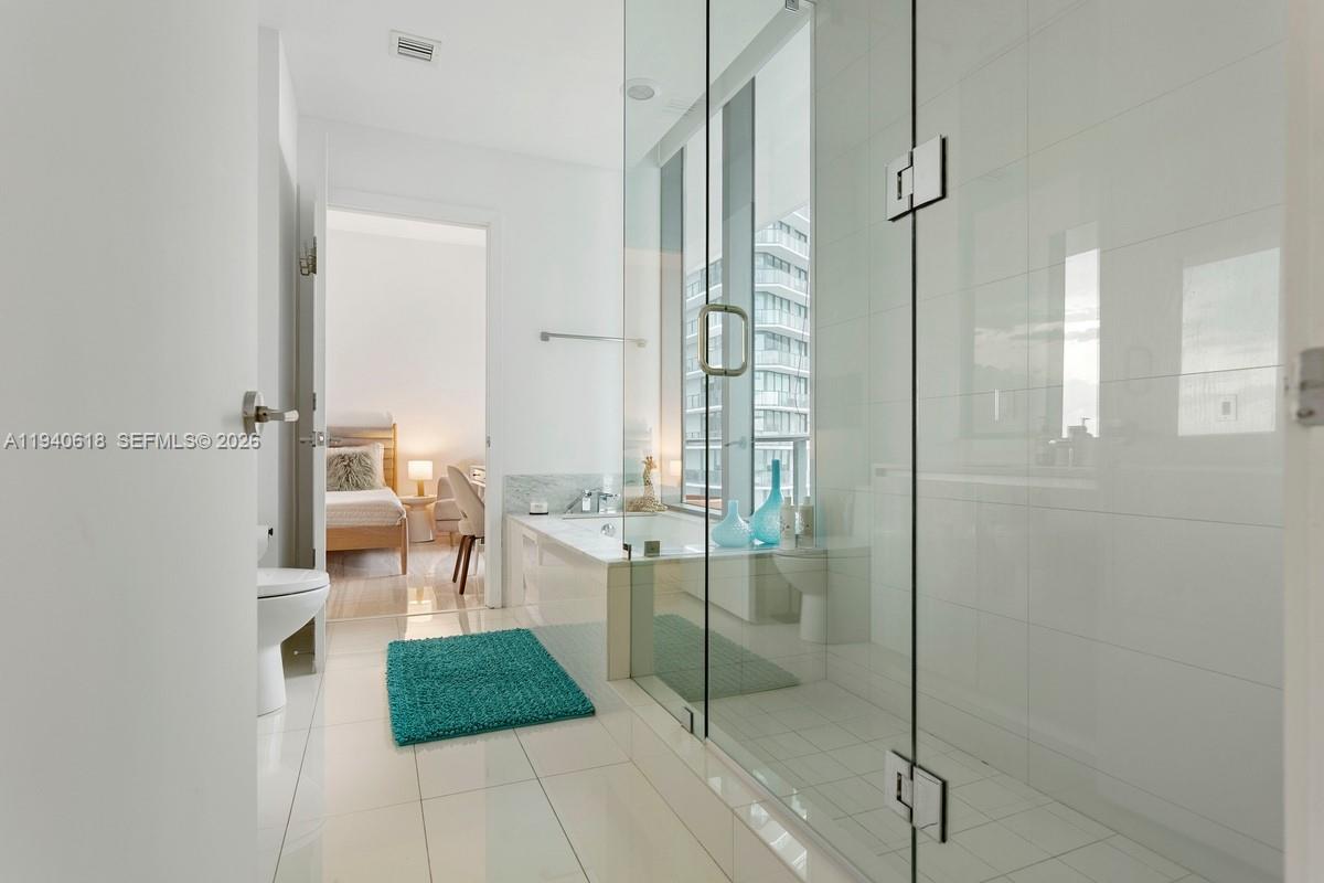 GRAN PARAISO - Residential Lease