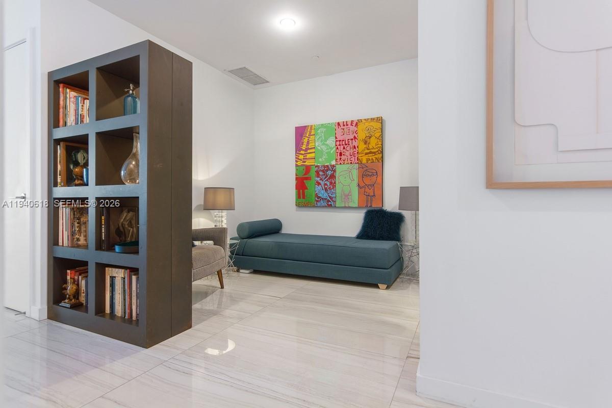 GRAN PARAISO - Residential Lease