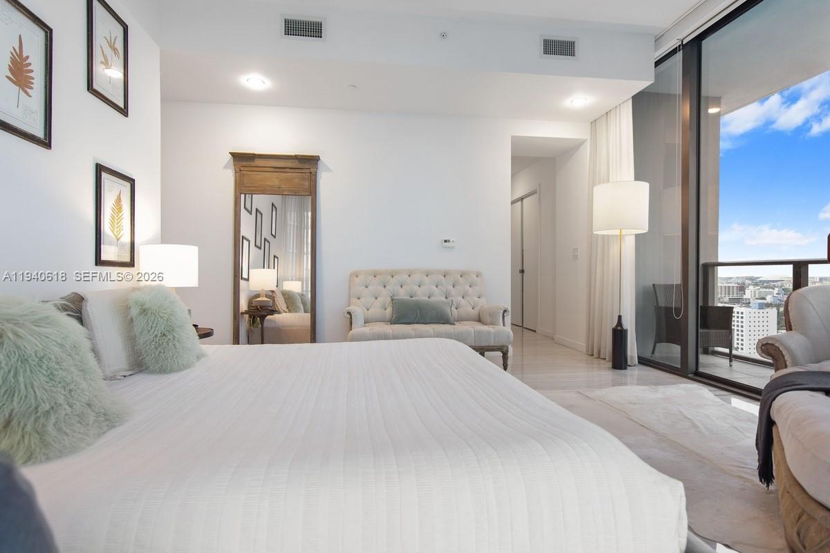 GRAN PARAISO - Residential Lease