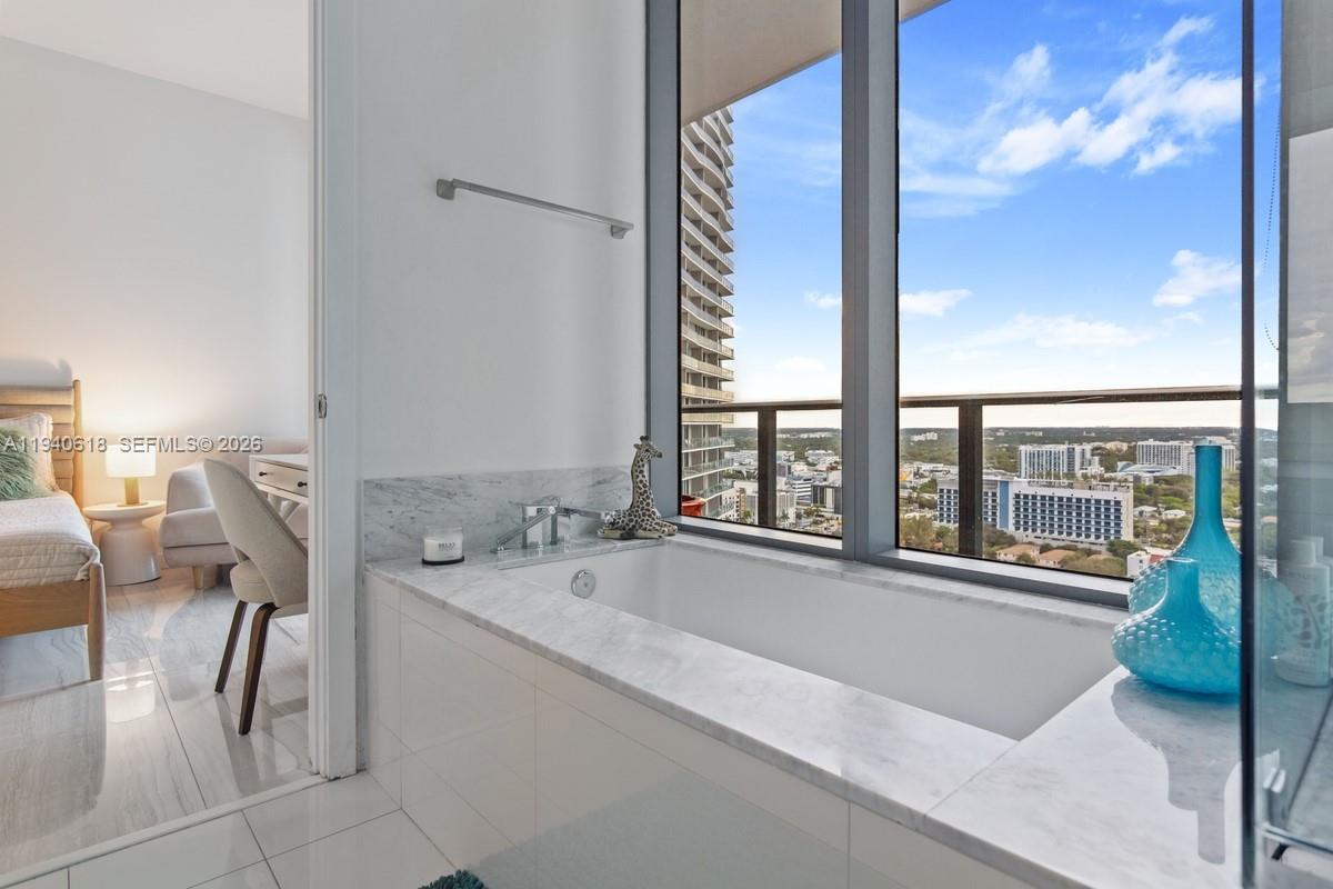 GRAN PARAISO - Residential Lease