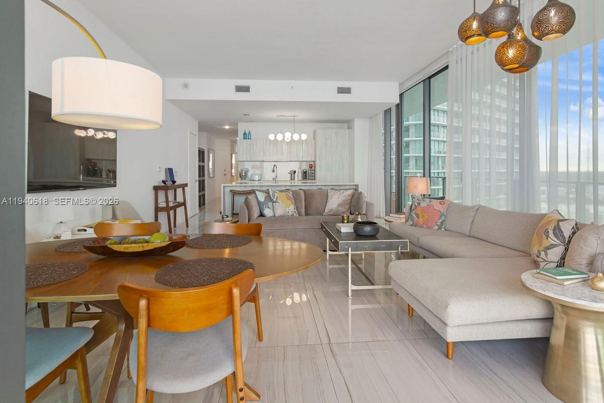 GRAN PARAISO - Residential Lease