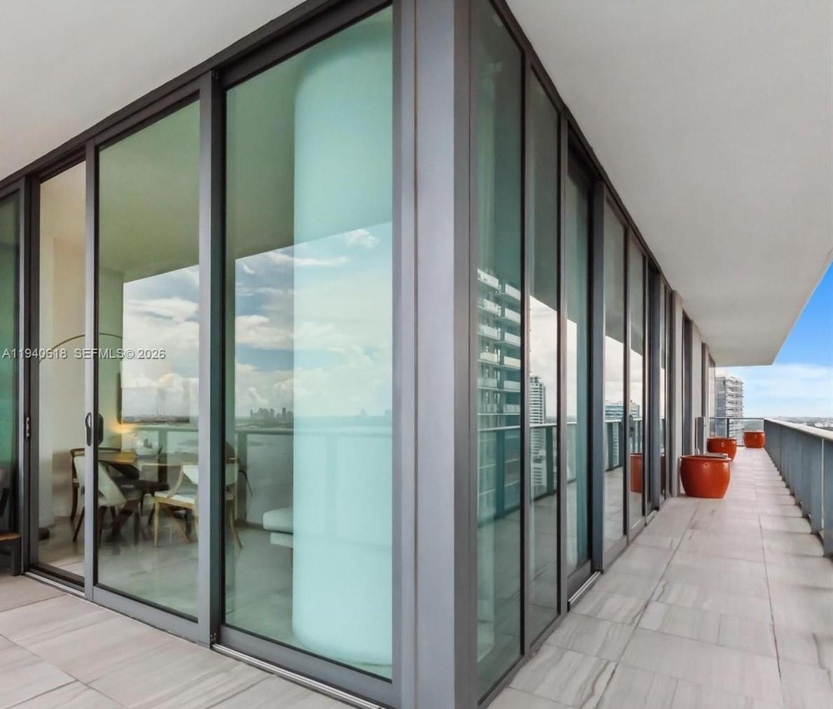 GRAN PARAISO - Residential Lease