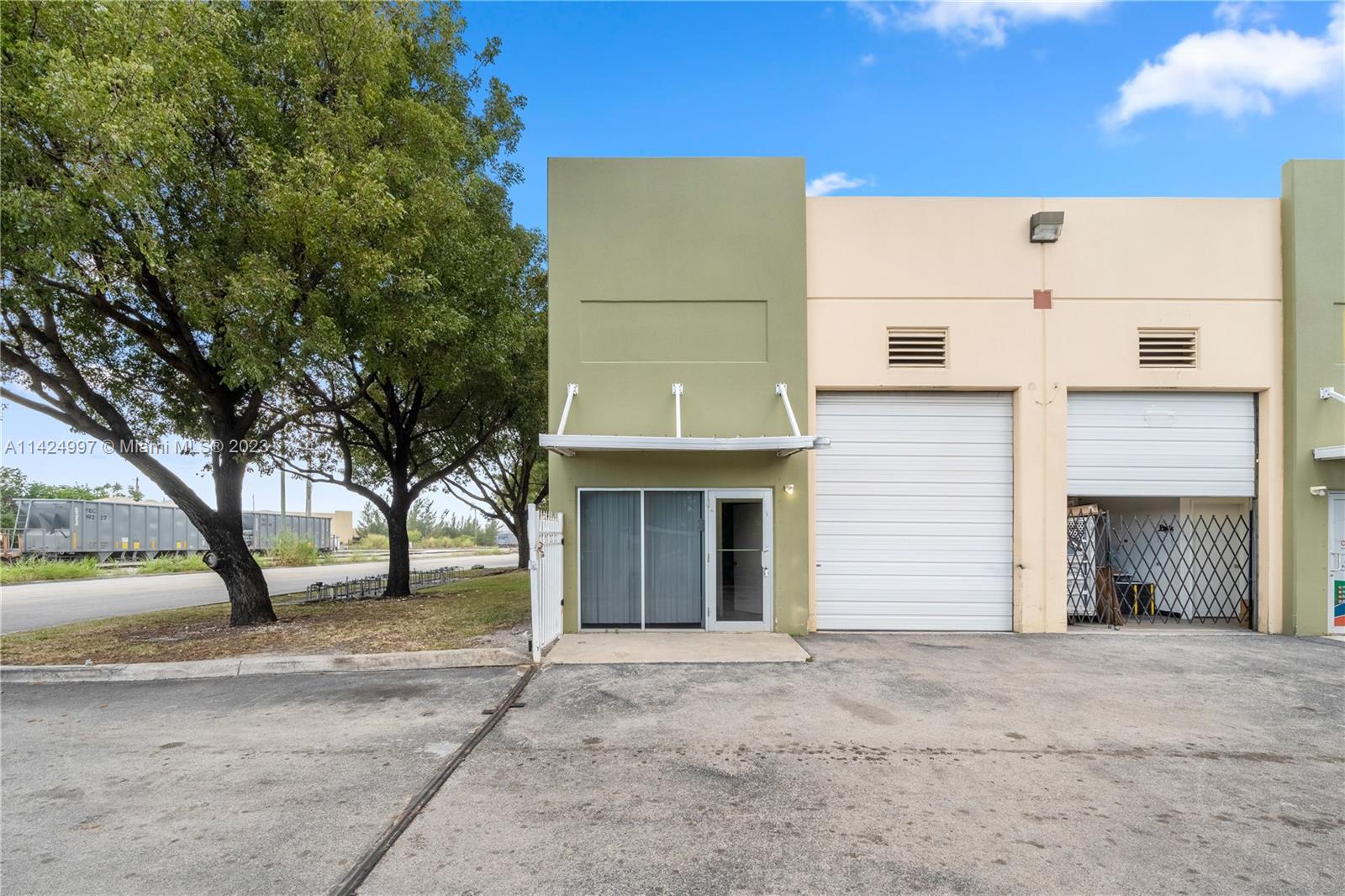 Great 1045 sqft. warehouse-office with private bathroom. Office/Warehouse is fully air conditioned. Street level loading doors, 18 clear ceiling height precast concrete twin-tee construction. Easy access to Turnpike. NO VEHICLES REPAIRS, NO MECHANICAL SHOPS PF ANY TYPE ALLOWED ON CONDO BY ASSOCIATION. General Liability Insurance policy