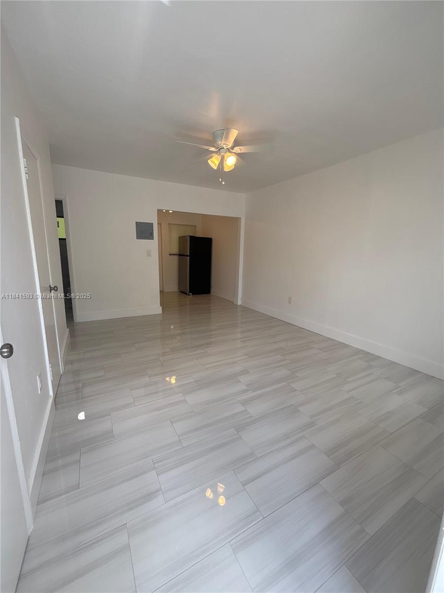 Beautiful Studio in Prime Location Near Brickell & Downtown
Modern and stylish studio located just minutes from Brickell and Downtown Miami. This bright, open-concept space features sleek finishes, large windows for natural light, and a fully equipped kitchen. Enjoy the convenience of city living with top restaurants, shops, and public transit all within walking distance. Perfect for professionals or anyone seeking comfort and connectivity in the heart of Miami.