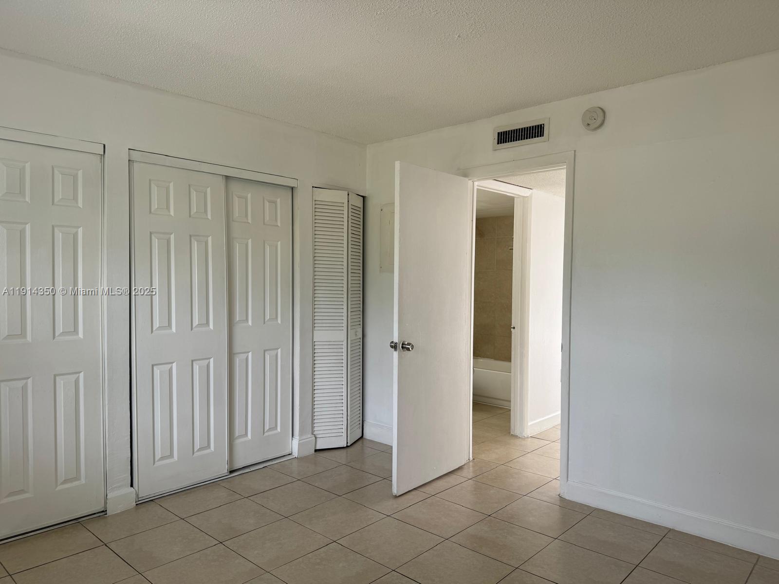 HOLLYWOOD LITTLE RANCHES - Residential Lease