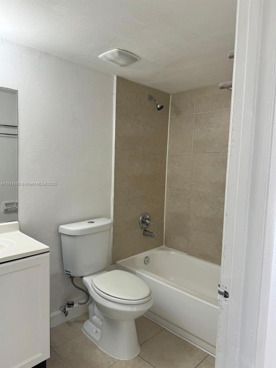 HOLLYWOOD LITTLE RANCHES - Residential Lease