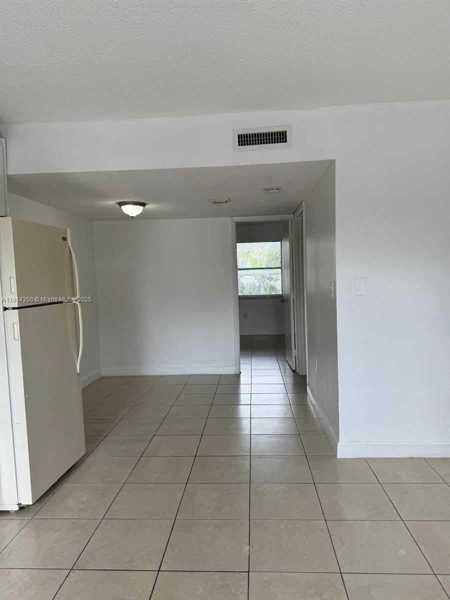 HOLLYWOOD LITTLE RANCHES - Residential Lease