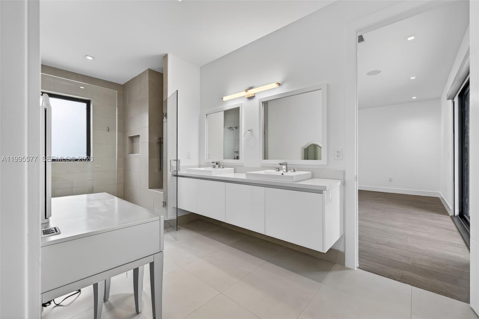 WESTON ESTATES - Residential