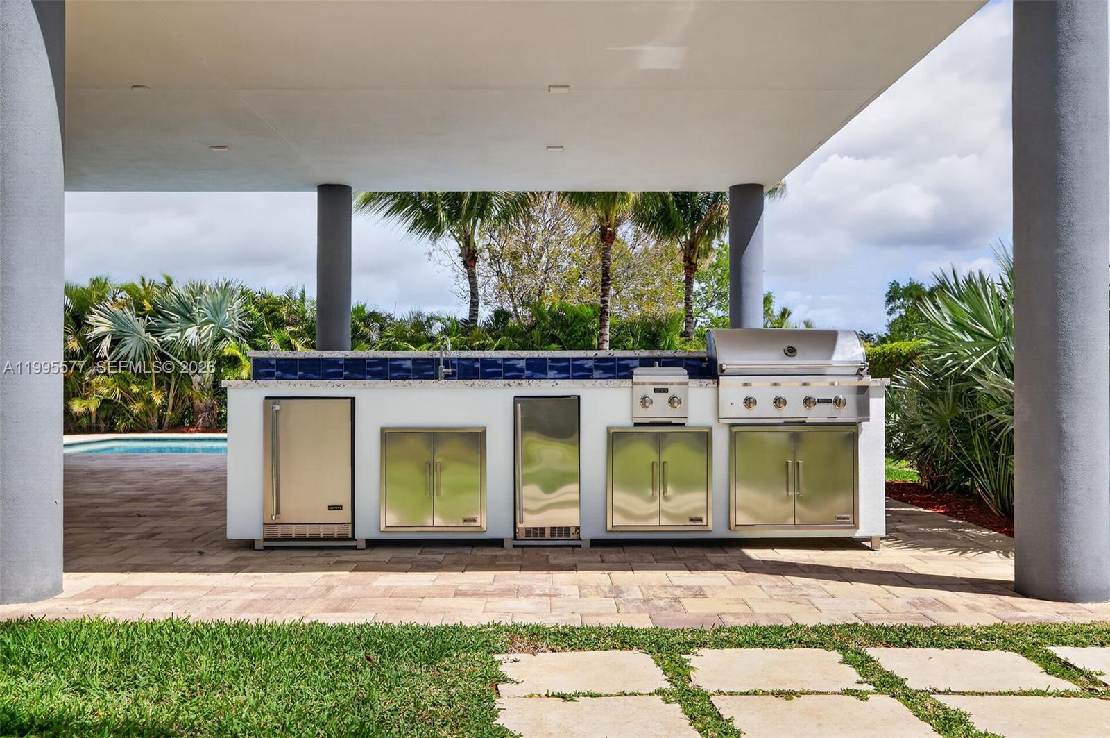 WESTON ESTATES - Residential