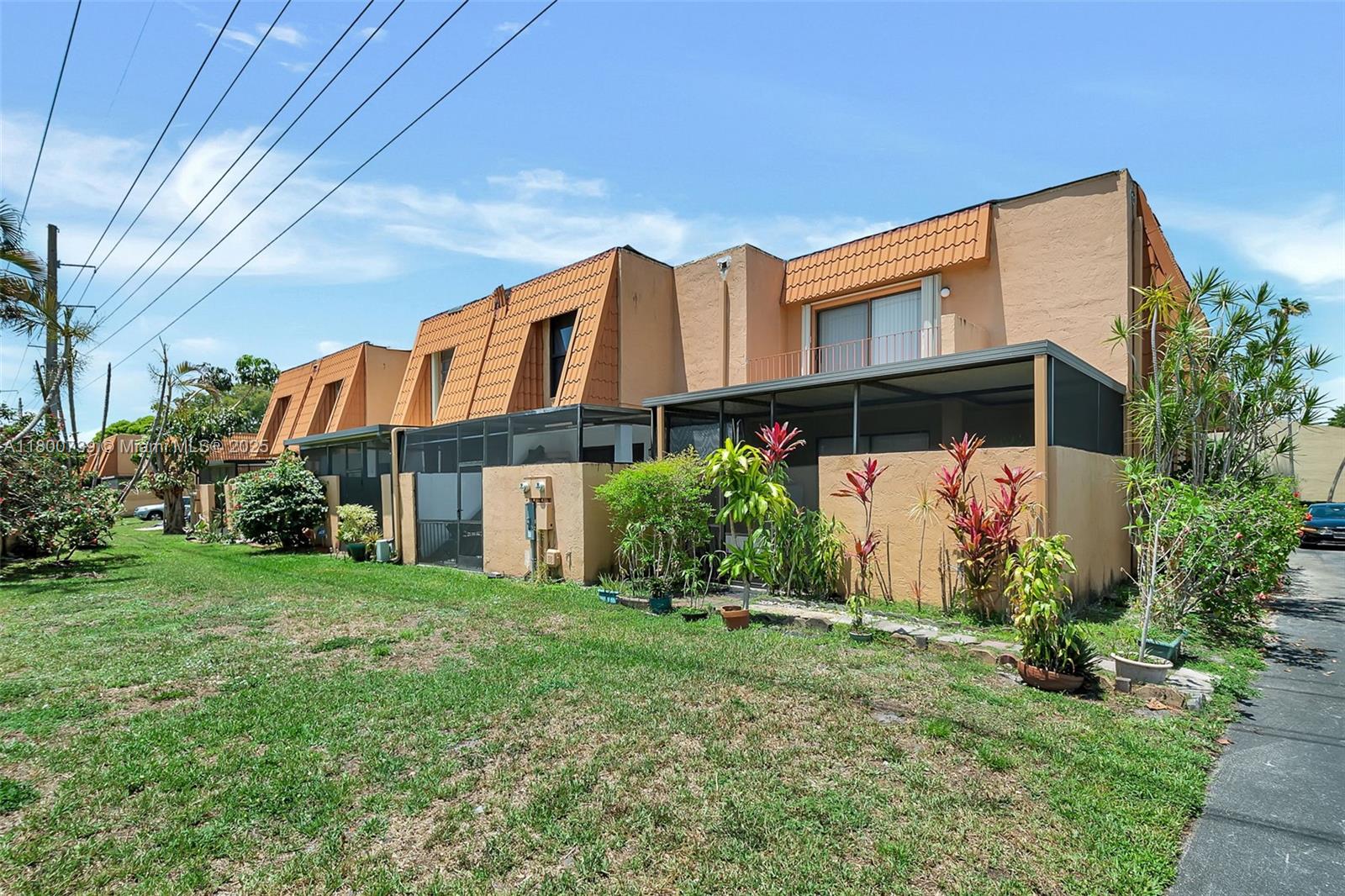 WESTVIEW CONDOMINIUM NO T - Residential