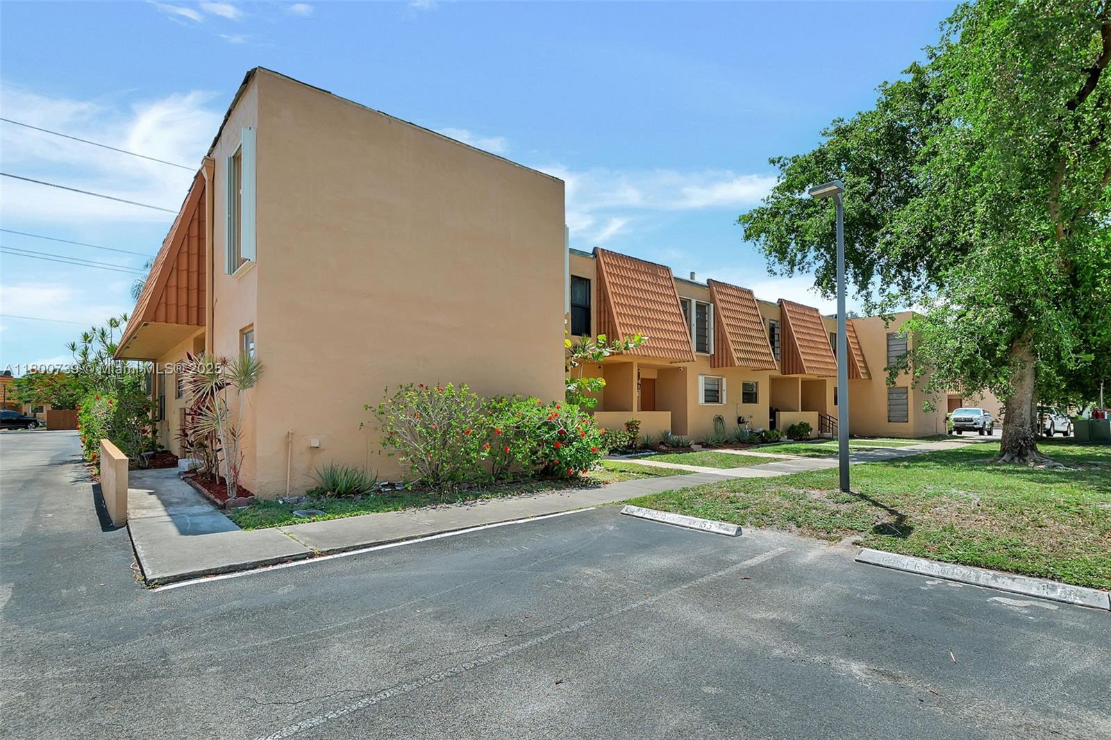 WESTVIEW CONDOMINIUM NO T - Residential