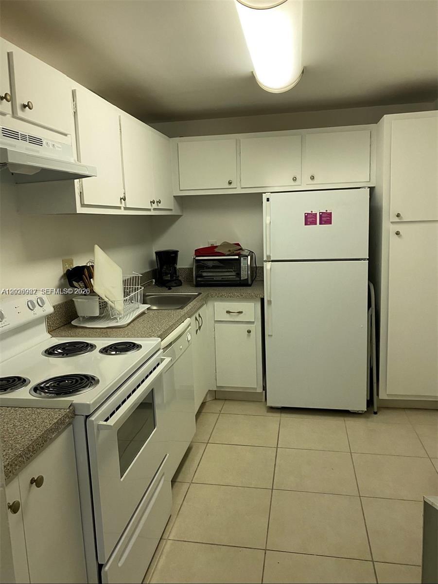 1800 Sans Souci Blvd 402, North Miami, FL, 33181/$195,000 2 1800 Sans Souci Blvd 402