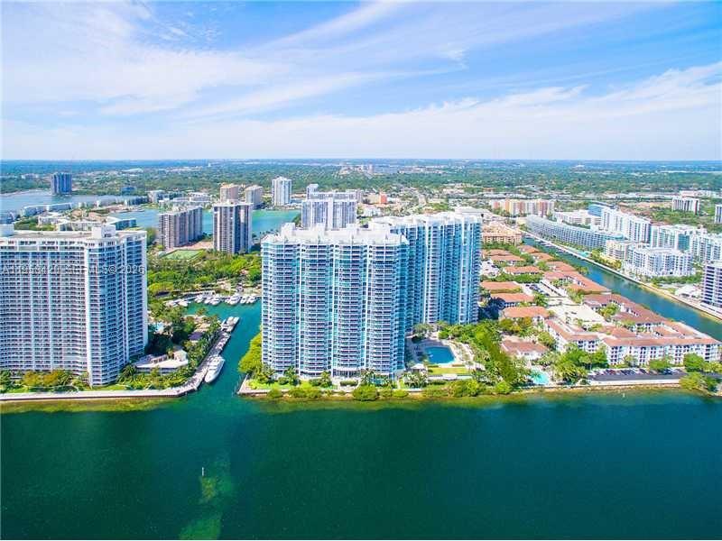 3201 NE 183rd St 2305