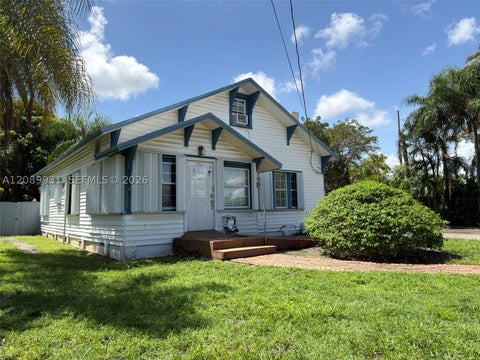 Photo of 112 SE 3rd St, Hallandale Beach, FL 33009 (MLS # A12089931)