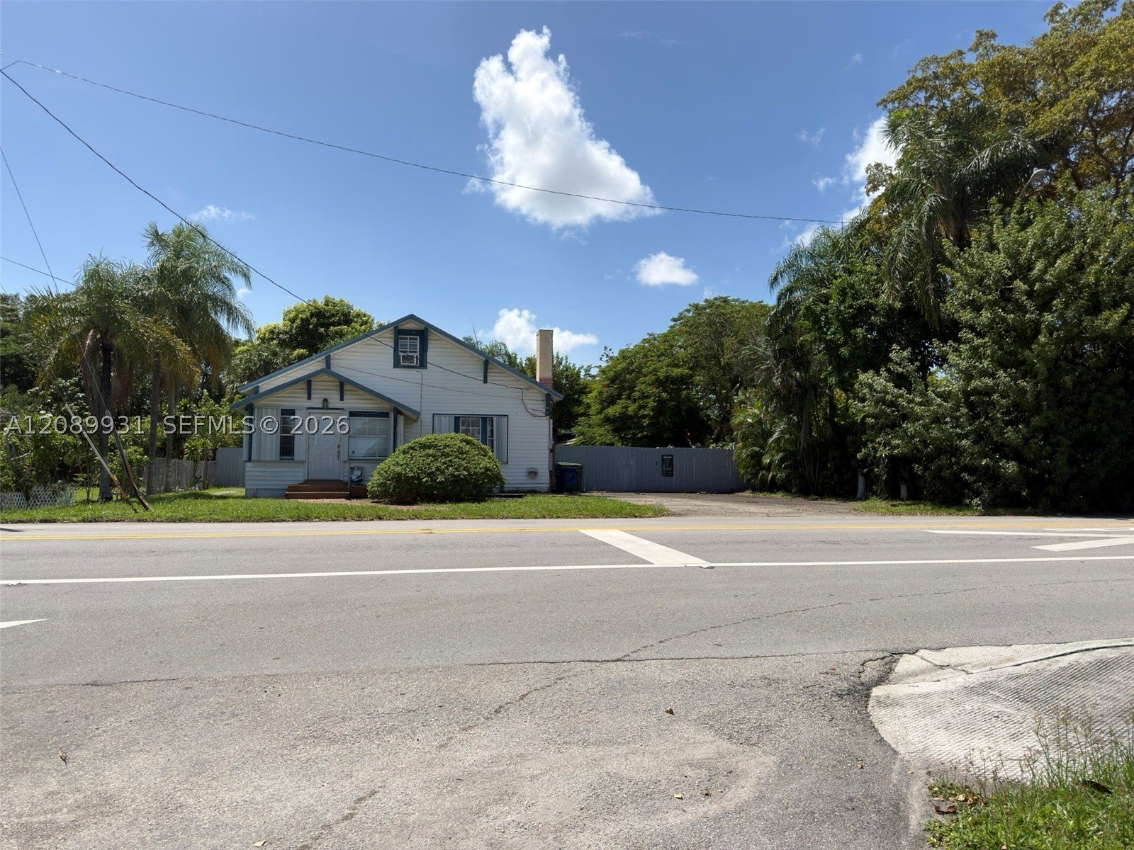 112 SE 3rd St