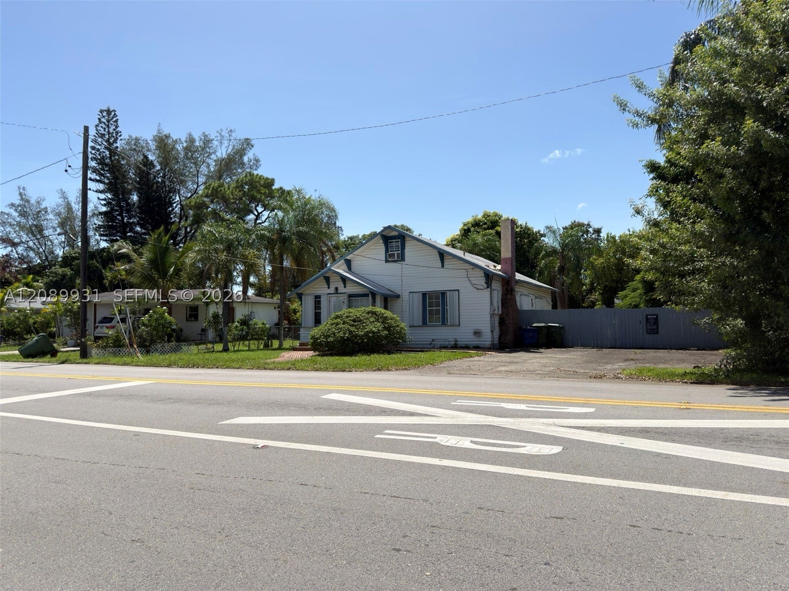 112 SE 3rd St