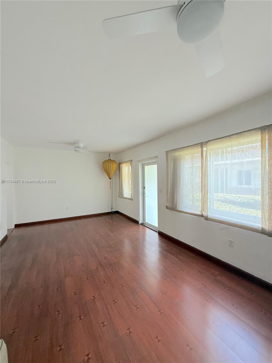 1110 Venetian Way 1E