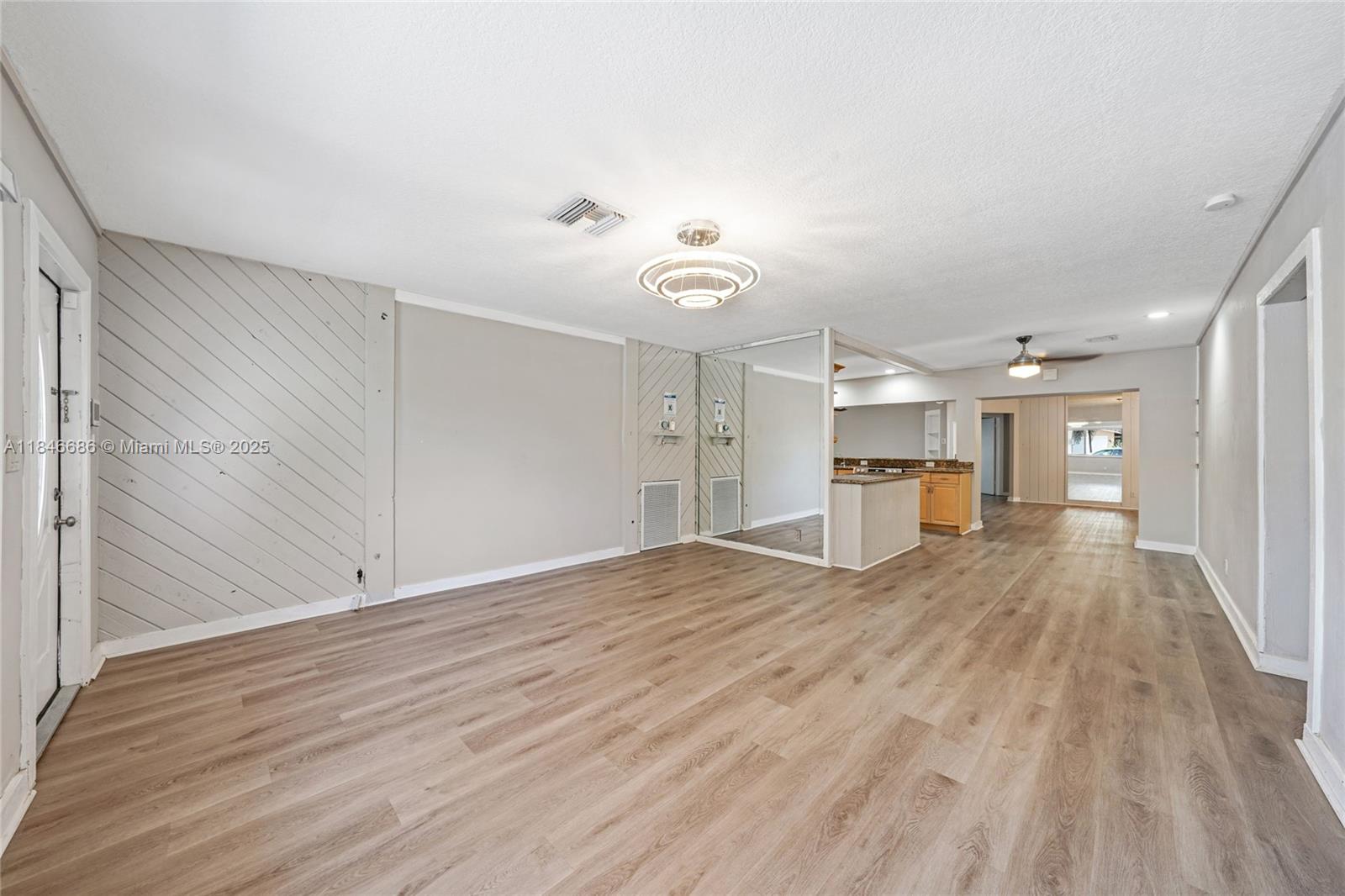 7801 NW 40th St, Coral Springs, FL, 33065/$549,900 3 7801 NW 40th St