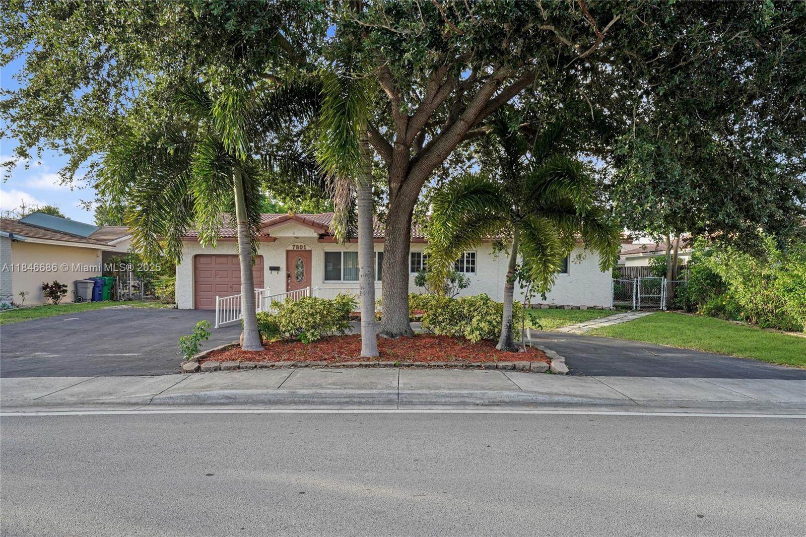 7801 NW 40th St, Coral Springs, FL, 33065/$549,900 1 7801 NW 40th St
