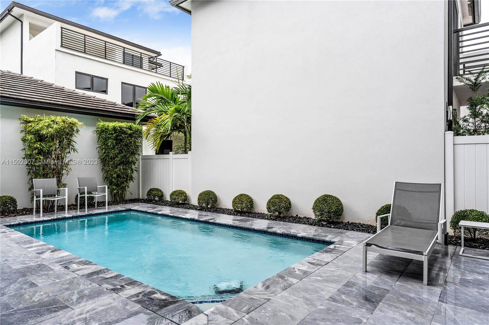 DOWNTOWN DORAL SOUTH PHAS - Residential