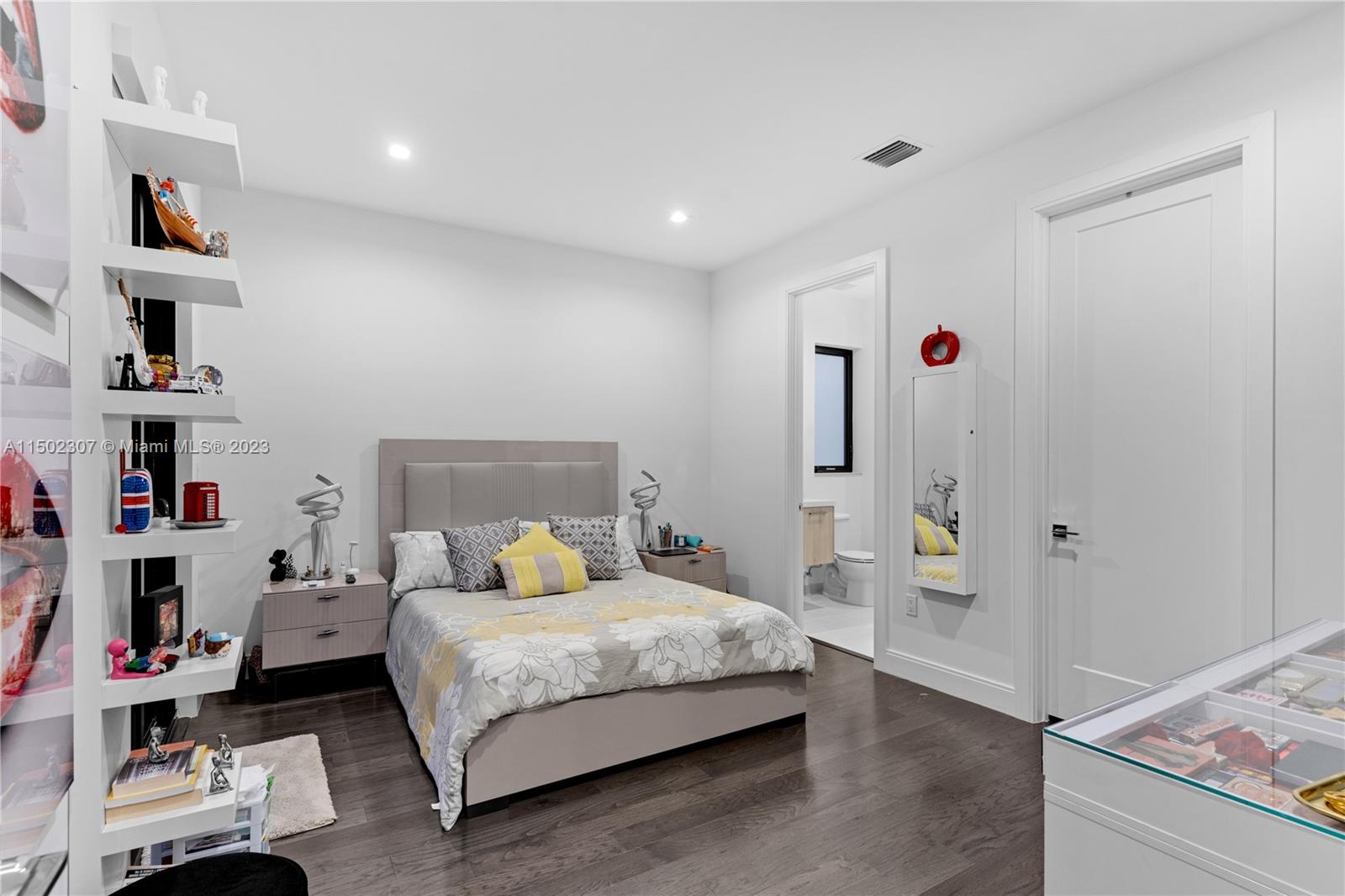 DOWNTOWN DORAL SOUTH PHAS - Residential